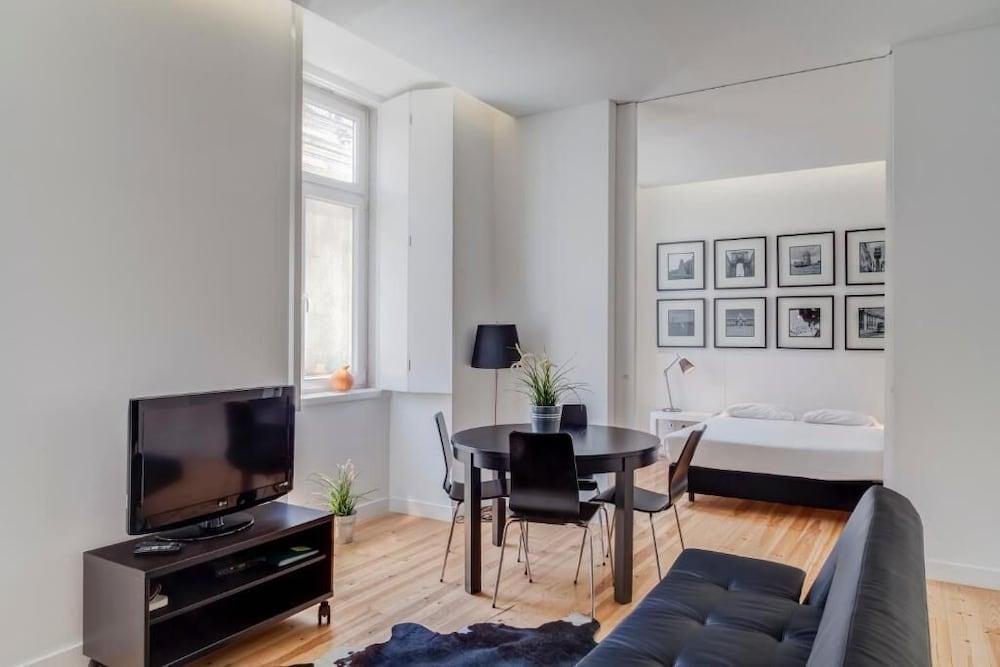 Hello Lisbon Terreiro Do Paco Apartments Exterior photo