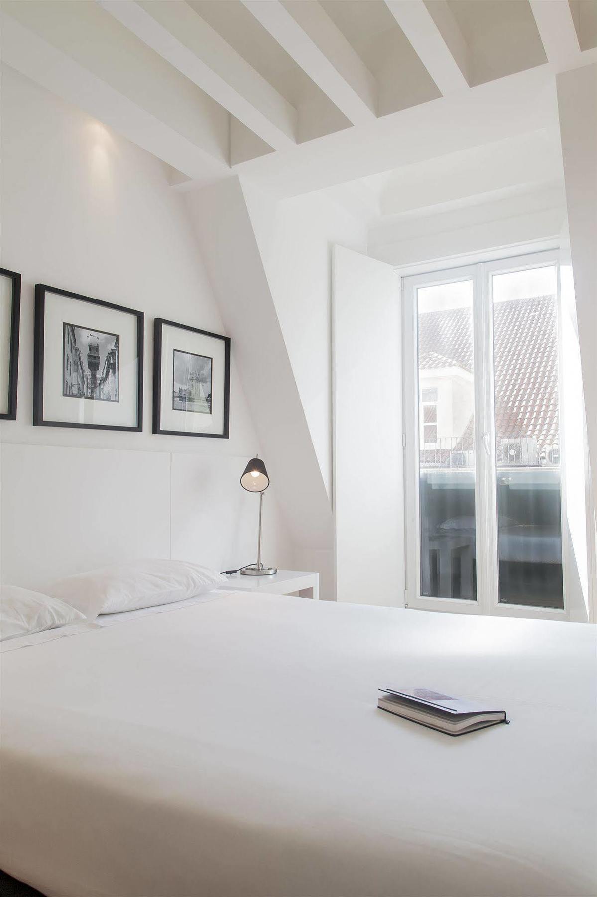 Hello Lisbon Terreiro Do Paco Apartments Exterior photo